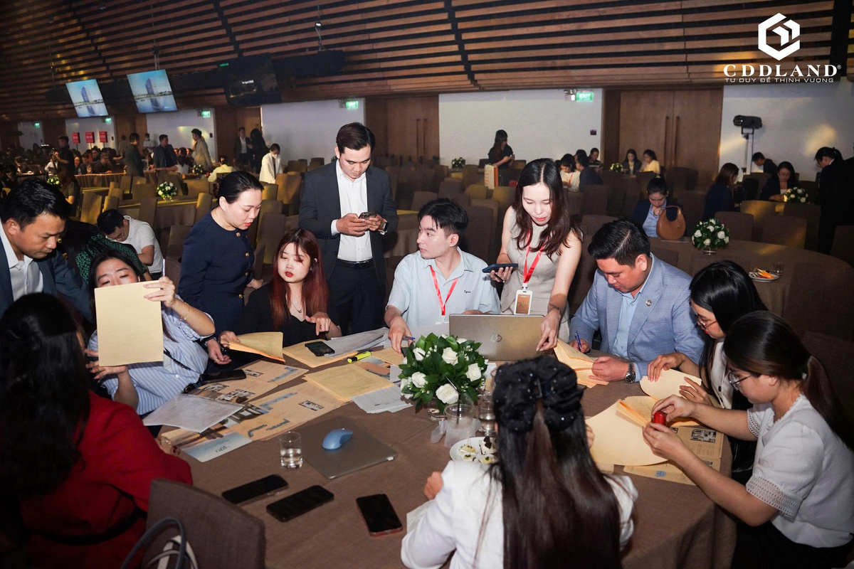 Đội ngũ Châu Đại Dương tại sự kiện Lễ ra mắt tháp Gió Đông dự án The Gió Riverside